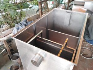 bể tách mỡ công nghiệp làm bằng inox