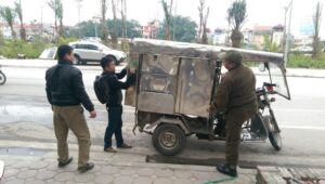 vận chuyển bể tách mỡ bằng xe ba gác