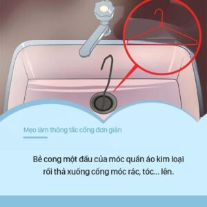 Sử dụng móc quần áo để xử lý tình trạng tắc cống