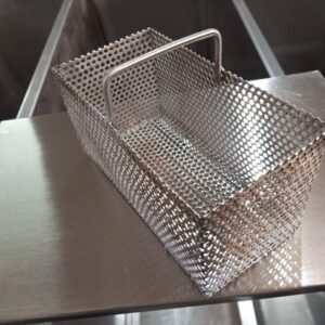 Bể tách mỡ 100 lít - Bách Hóa Môi Trường 4 Giỏ rác hình vuông trong bể tách mỡ