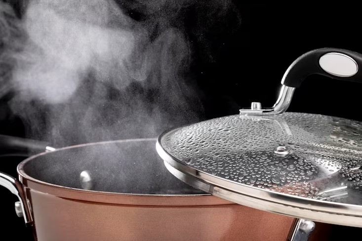 Sử dụng nhiệt là một trong những phương pháp đơn giản để xử lý nước nhiễm đá vôi