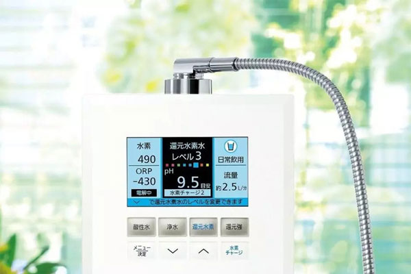 Sử dụng máy lọc nước cũng là giải pháp tốt để làm mềm nước cứng